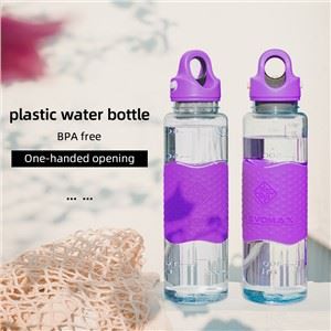 Does the 22oz Tritan Sports Water Cup have a double - wall design?